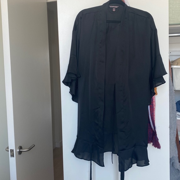 Victoria's Secret Other - 🔥never worn Victoria’s Secret black flutter sleeve robe🔥